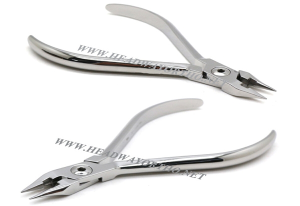 Light wire pliers with cutter